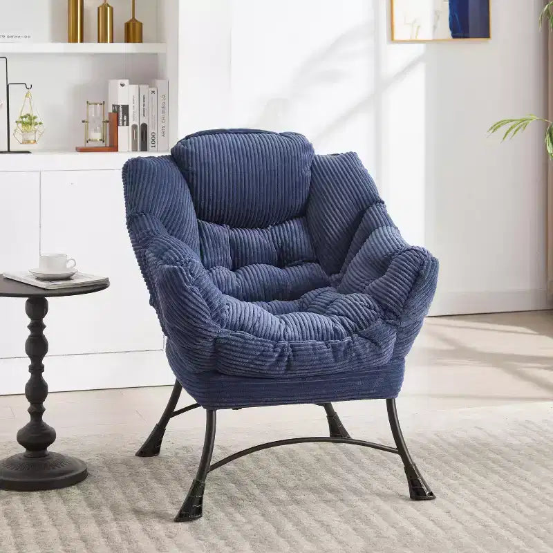 Poltrona accent lounge moderna con pouf, braccioli e tasca laterale