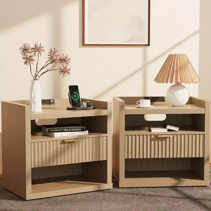 Tavolino da Salotto Moderno in Legno con Stazione di Ricarica, Tavolino Laterale con 1 Cassetto, Porte USB, Comodino, Ampio Spazio di Archiviazione, per Camera da Letto, Soggiorno, Mobile d'Appoggio per la Casa