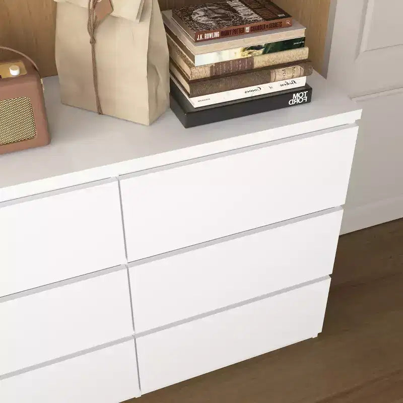 Comò a 9 cassetti senza maniglie, design moderno in legno bianco opaco per camera da letto