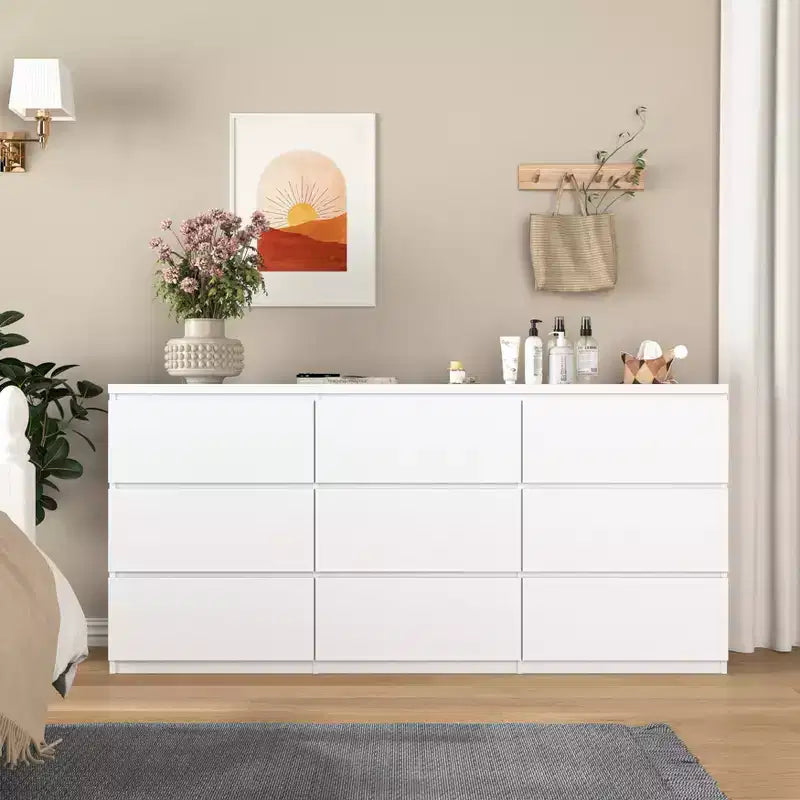 Comò a 9 cassetti senza maniglie, design moderno in legno bianco opaco per camera da letto